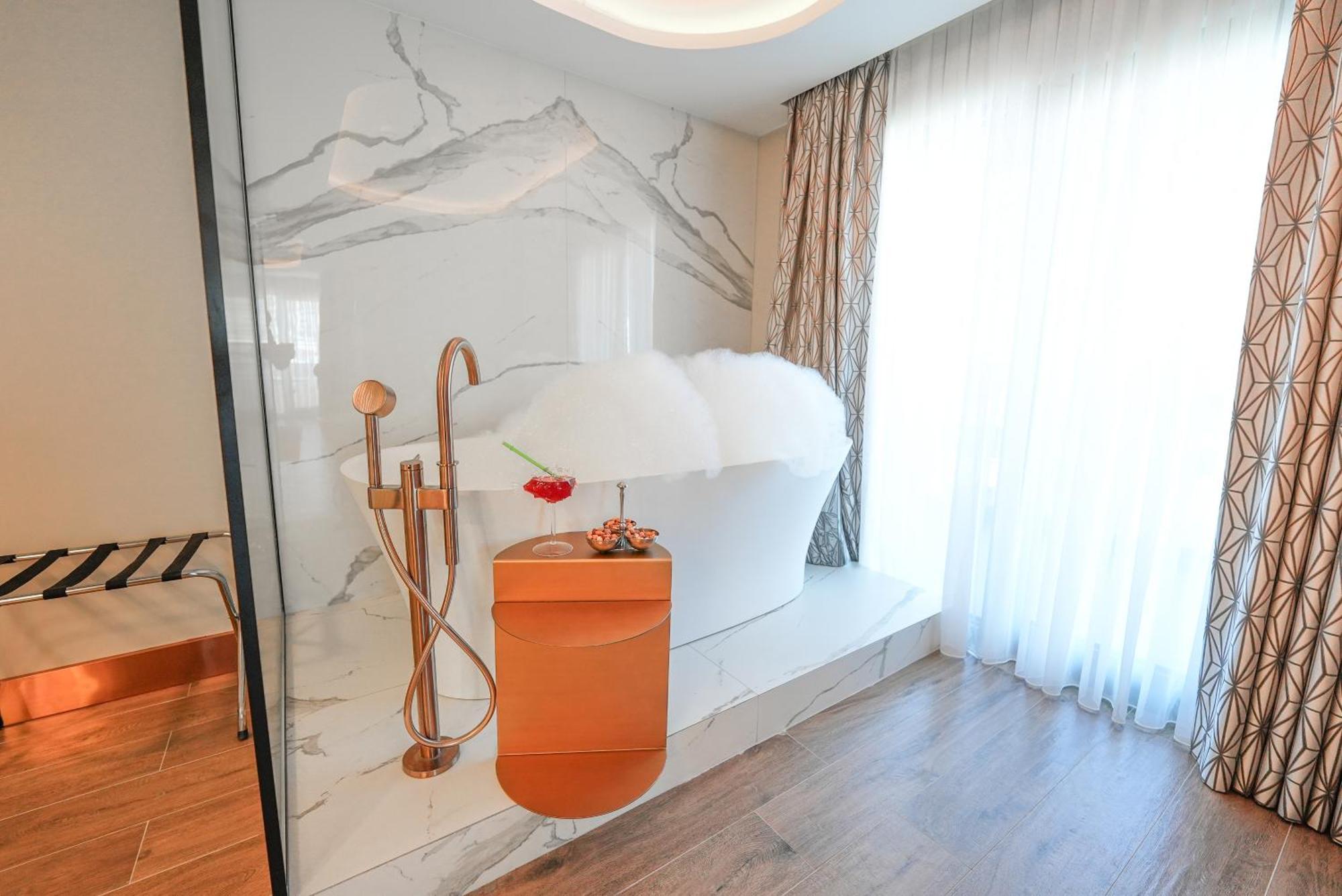Boreas Hotel, Trademark Collection By Wyndham 4*